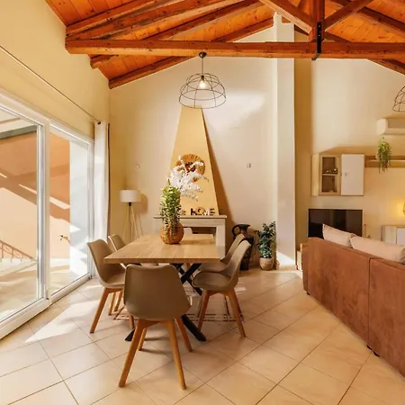 Koumquat By Βίλα Παλαιοκαστρίτσα